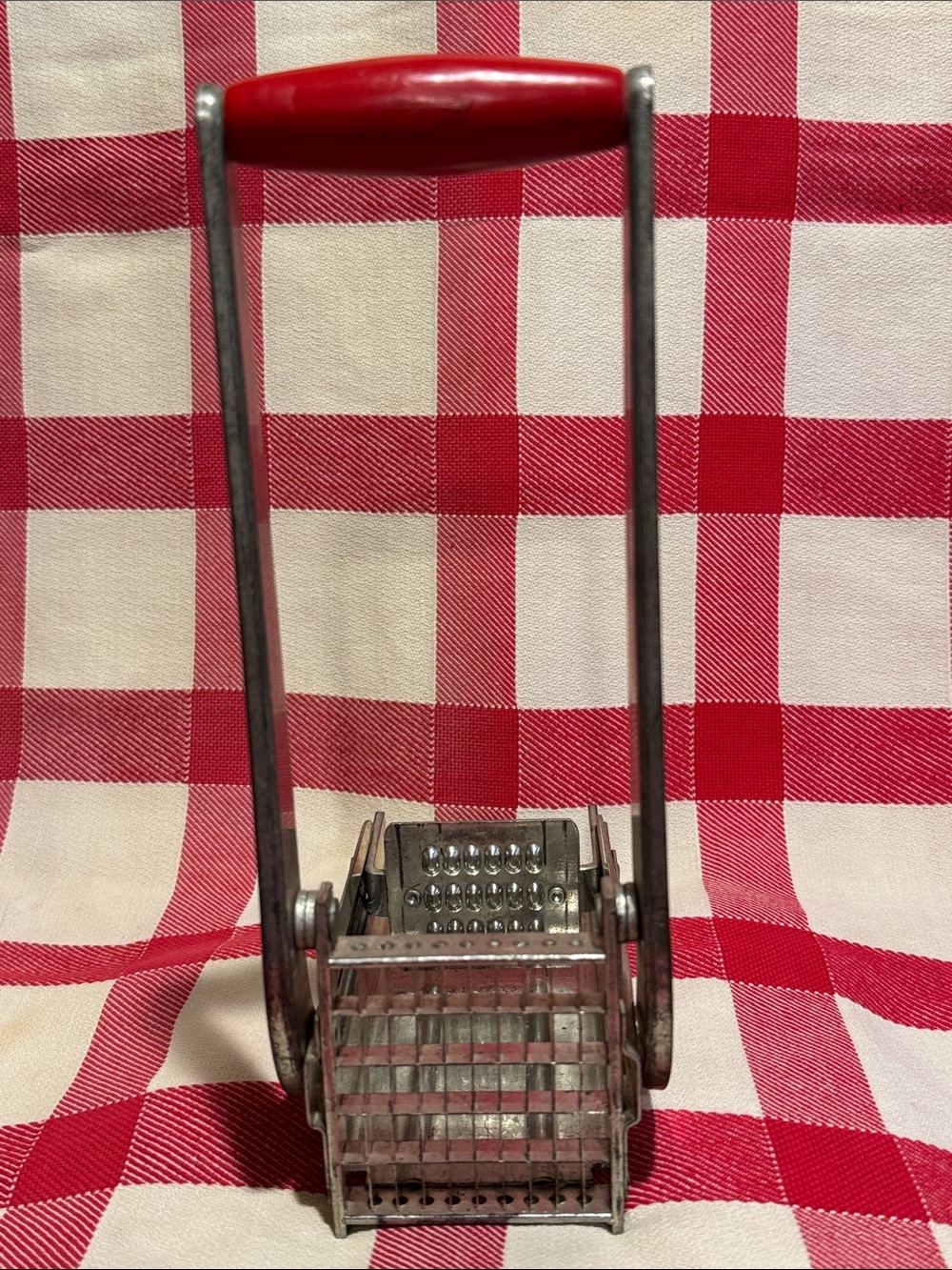 Villa Red Handled Potato Cutter - Heavy-Duty Kitchen Tool